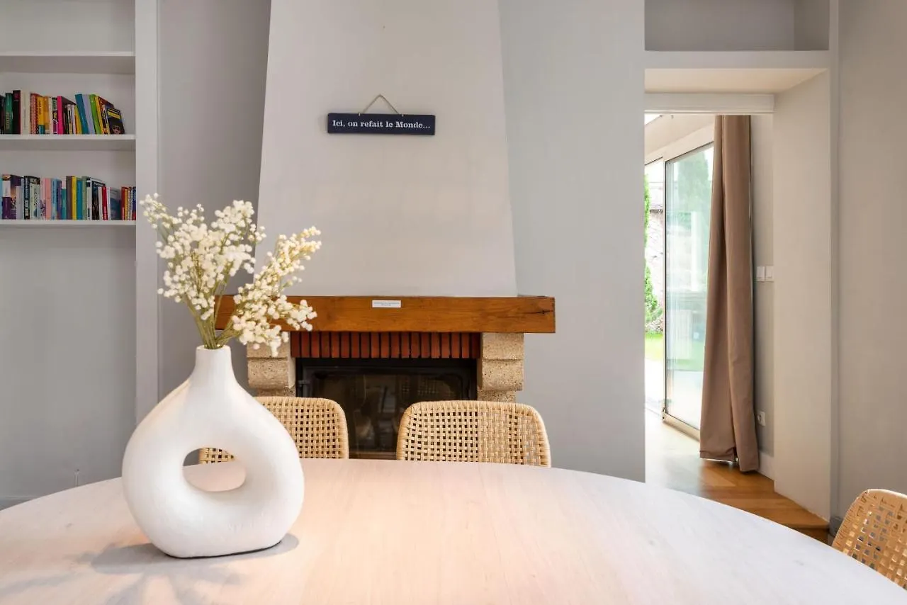 La Villa Sassolini Avec Jacuzzi Lyon 0*,  Frankrike